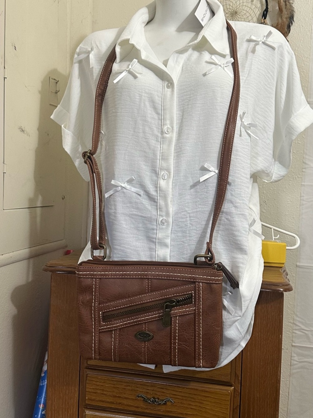 boc.    Brown faux          Leather Crossbody